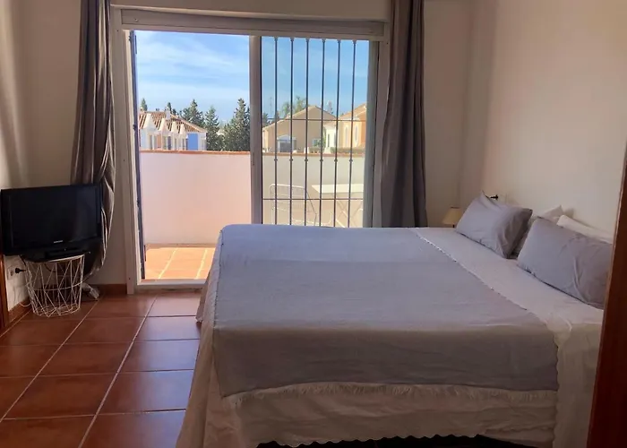 Charming 1 Bedroom Suite With Shared Kitchen Next To Puerto Banus