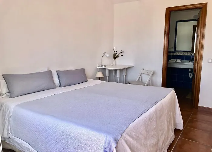 Charming 1 Bedroom Suite With Shared Kitchen Next To Puerto Banus